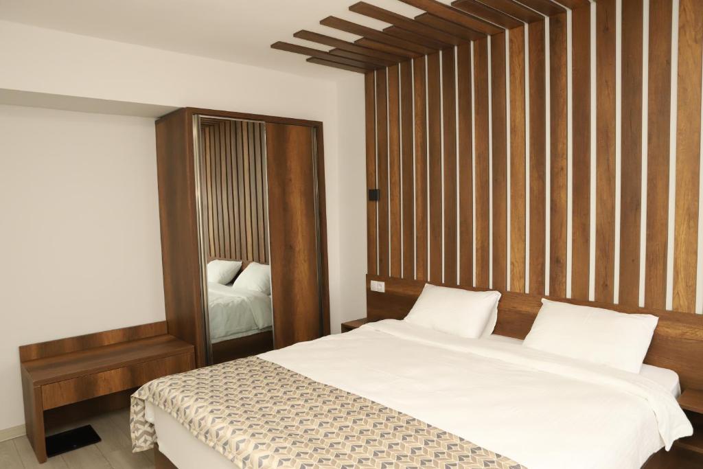 Postel nebo postele na pokoji v ubytování Aventus Hotel