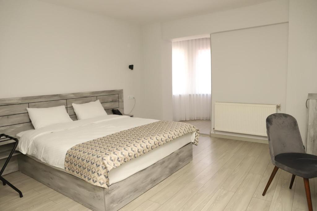 Postel nebo postele na pokoji v ubytování Aventus Hotel