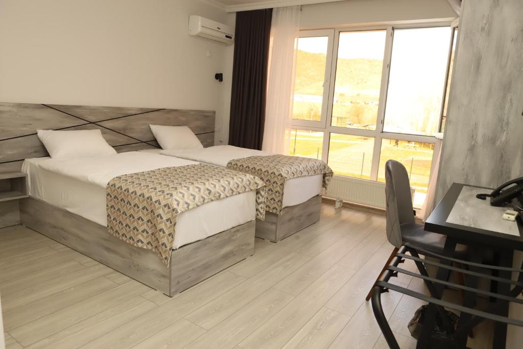 Postel nebo postele na pokoji v ubytování Aventus Hotel