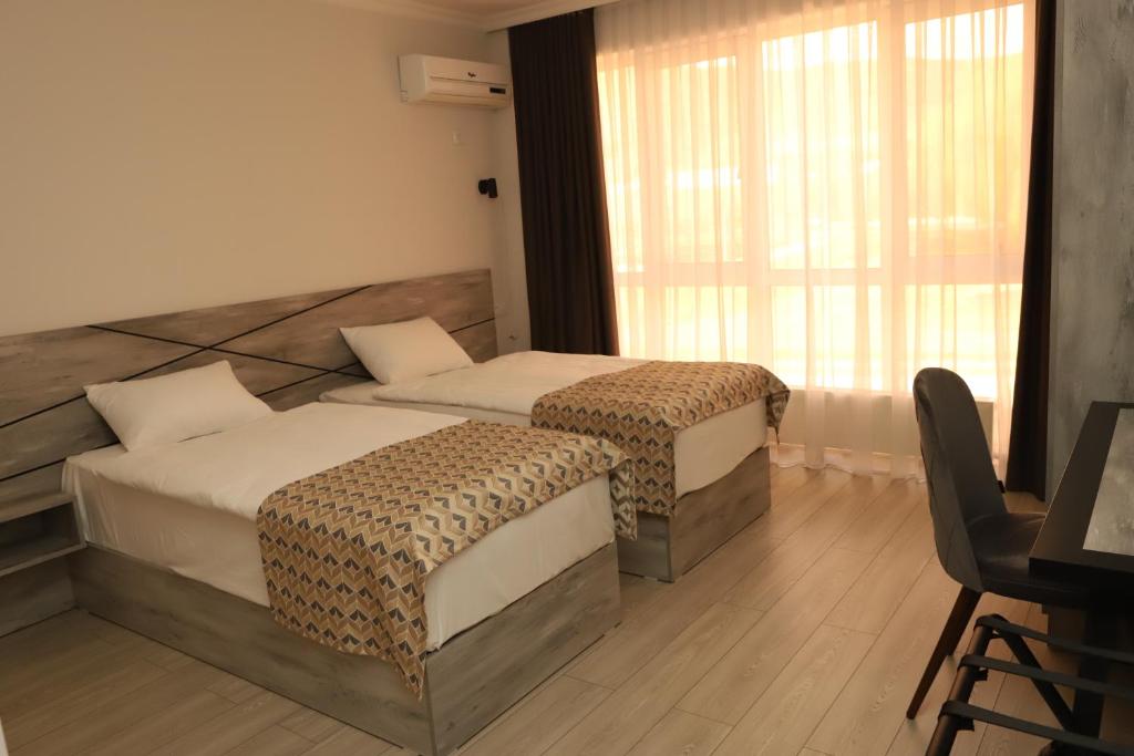 Postel nebo postele na pokoji v ubytování Aventus Hotel