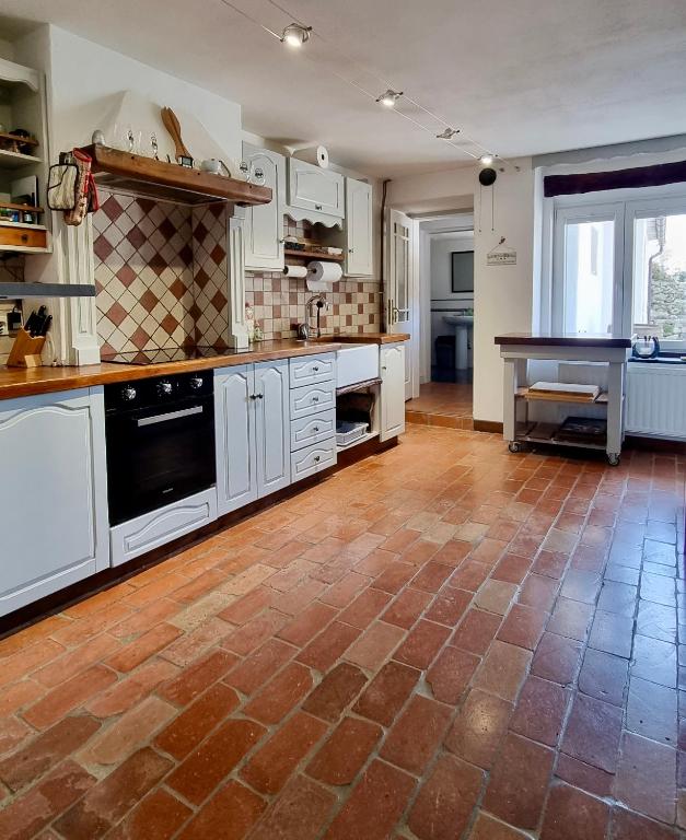 Kuchyň nebo kuchyňský kout v ubytování Hisa Brdo Guesthouse
