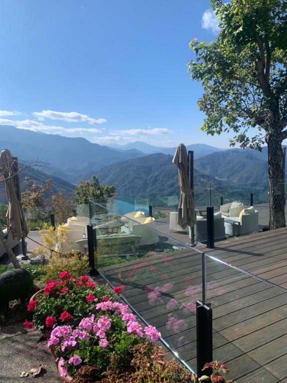 a deck with a view of the mountains at Ming Ging Farm in Ren&#39;ai