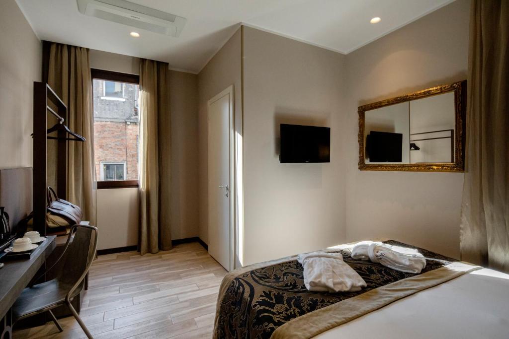 Letto o letti in una camera di Alle Guglie Boutique Hotel