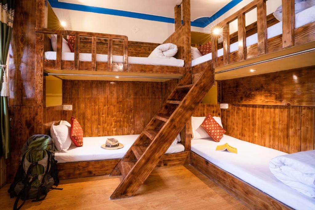 Postel nebo postele na pokoji v ubytování Rainbow Hostelier