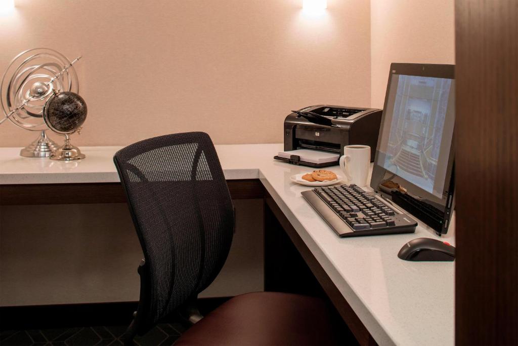 Sheraton Cavalier Calgary Hotel - Resim 42