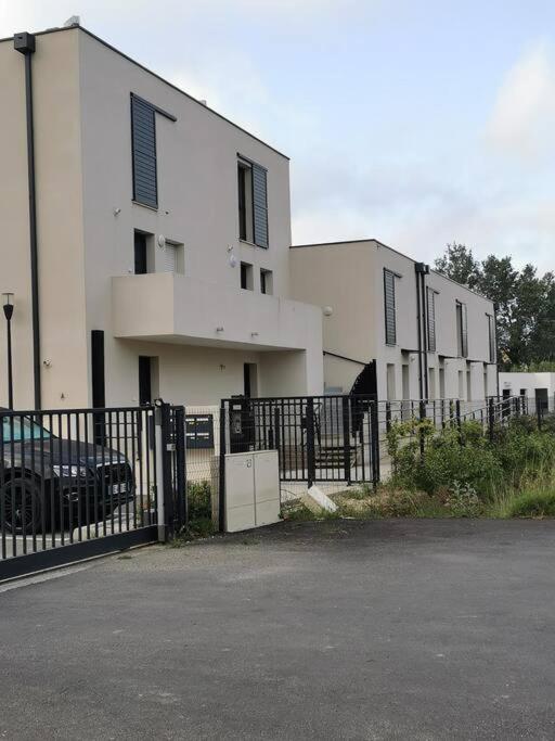 Budova, v ktorej sa dovolenkový dom nachádza