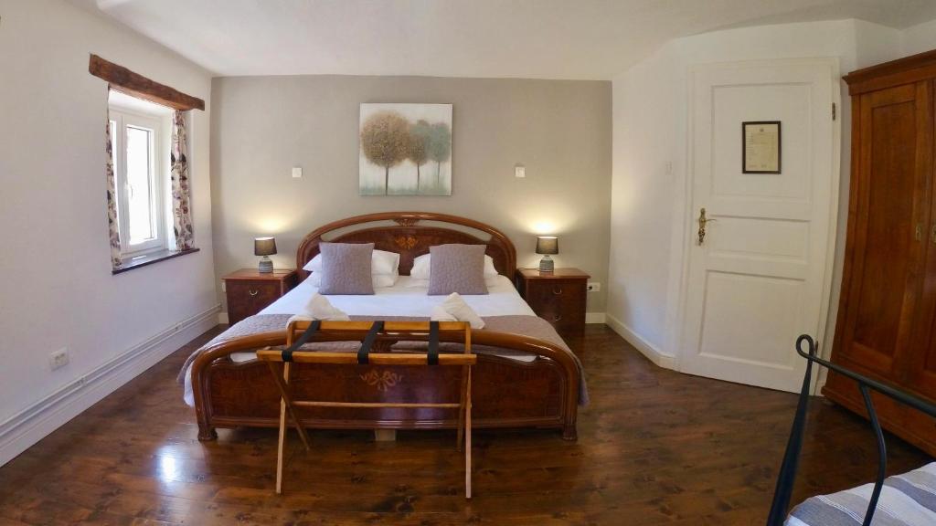 Postel nebo postele na pokoji v ubytování Hisa Brdo Guesthouse