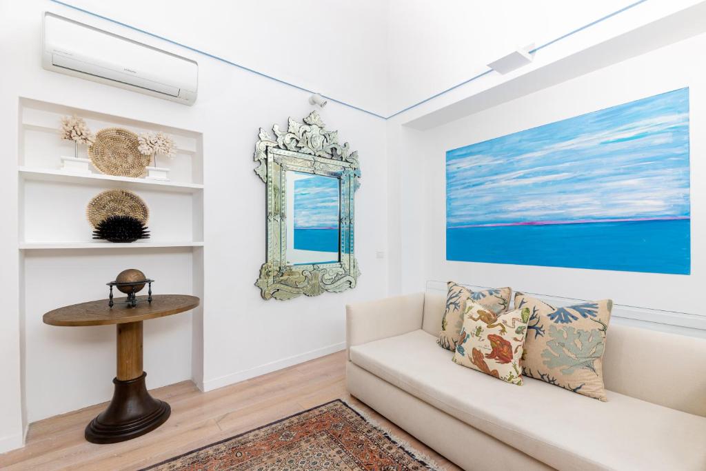 Ruang duduk di Casa Piccola by Capri 5 Senses