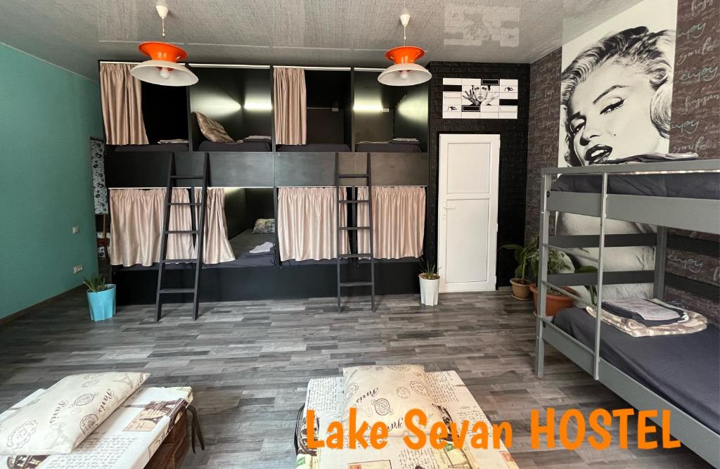 Postel nebo postele na pokoji v ubytování Lake Sevan Hostel