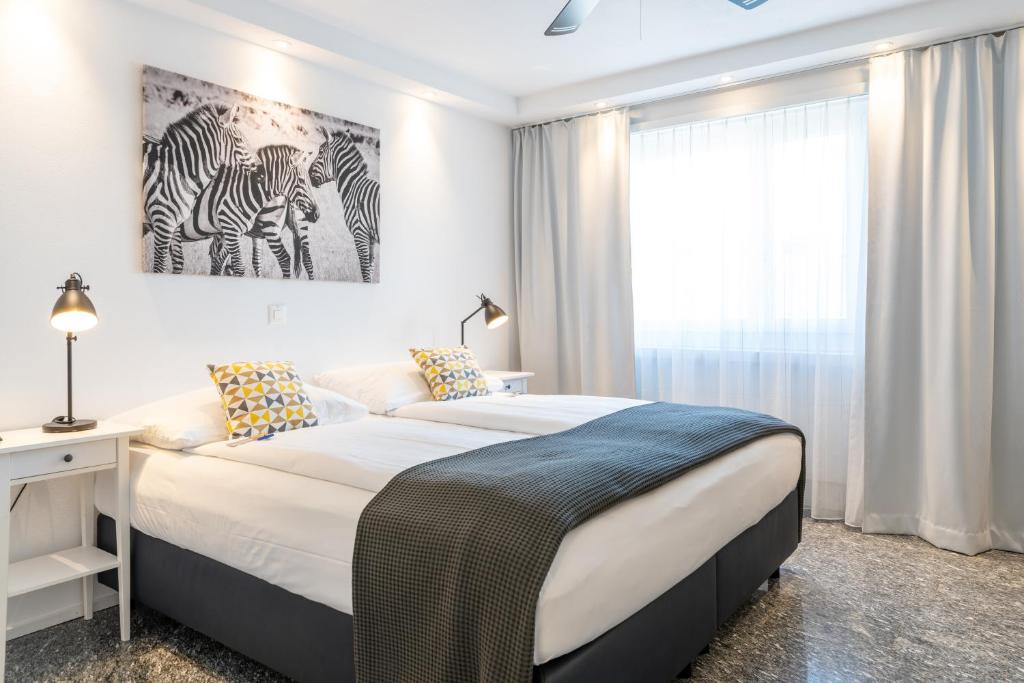 Postel nebo postele na pokoji v ubytování Hotel Sursee