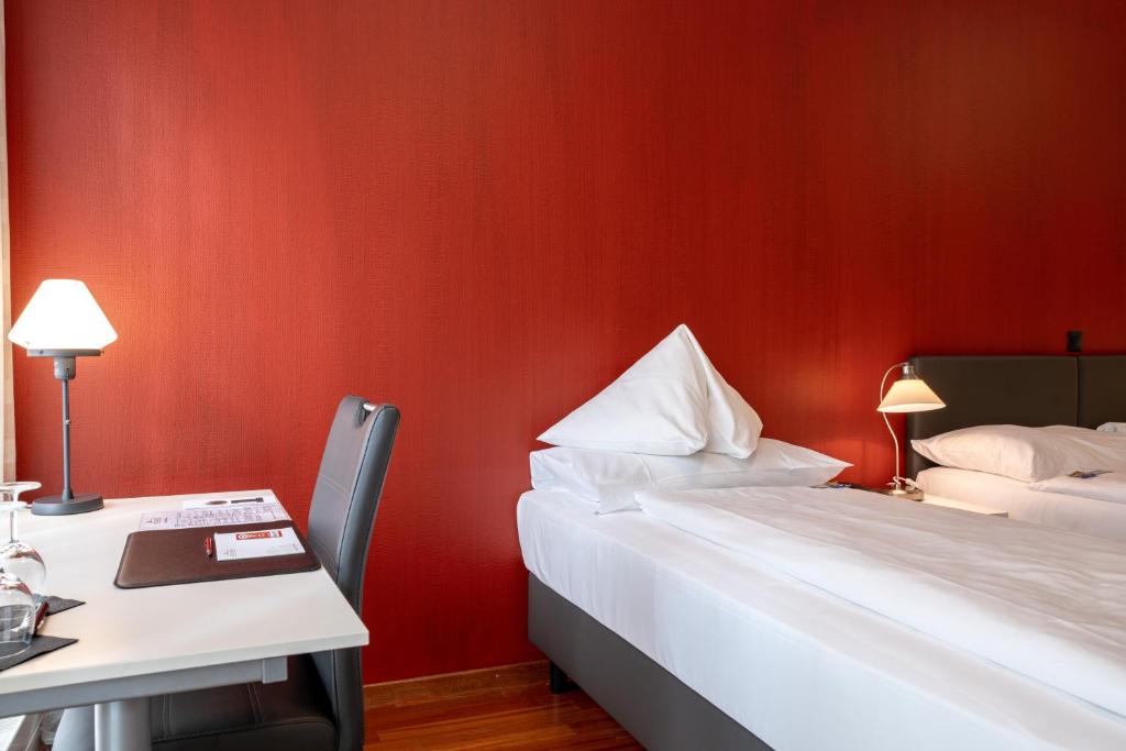 Postel nebo postele na pokoji v ubytování Hotel Sursee