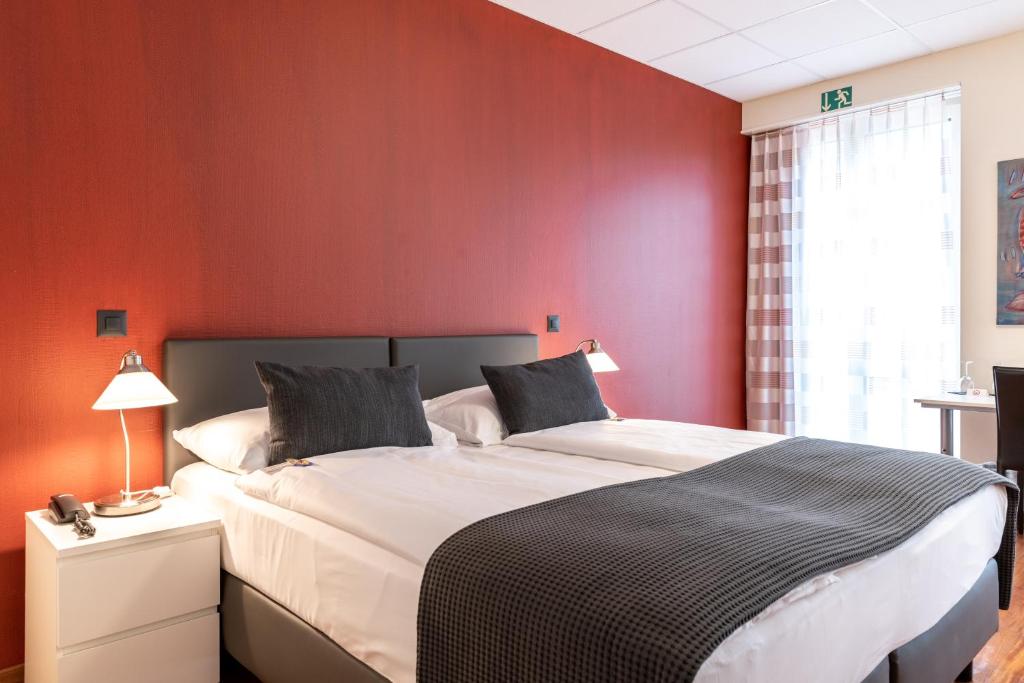 Postel nebo postele na pokoji v ubytování Hotel Sursee