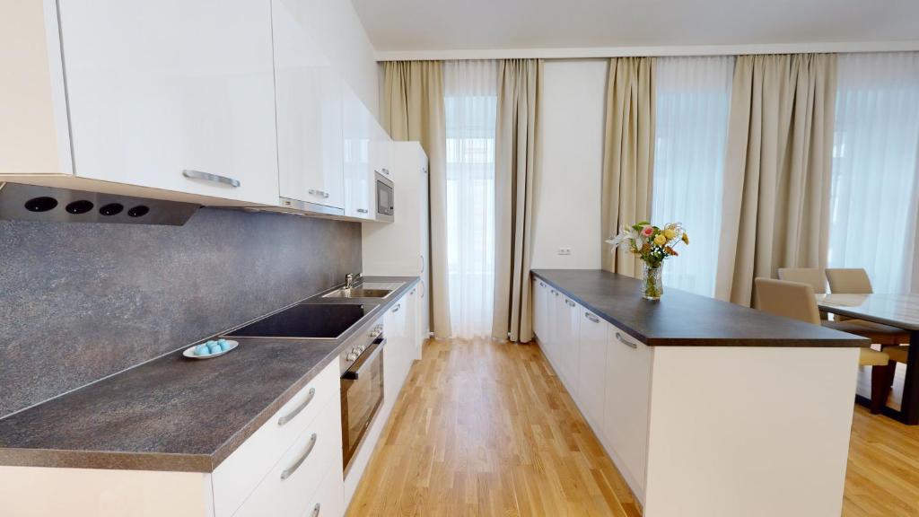 Kuchyň nebo kuchyňský kout v ubytování ALON HOMES Vienna - Premium City Center Apartments