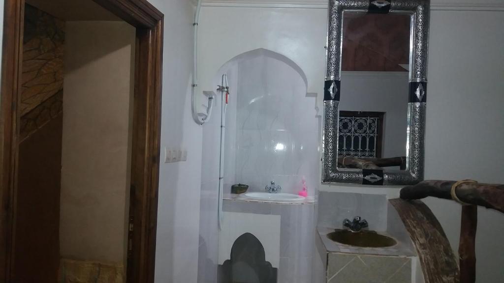 Koupelna v ubytování Gîte Assafar