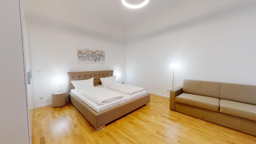 Postel nebo postele na pokoji v ubytování ALON HOMES Vienna - Premium City Center Apartments
