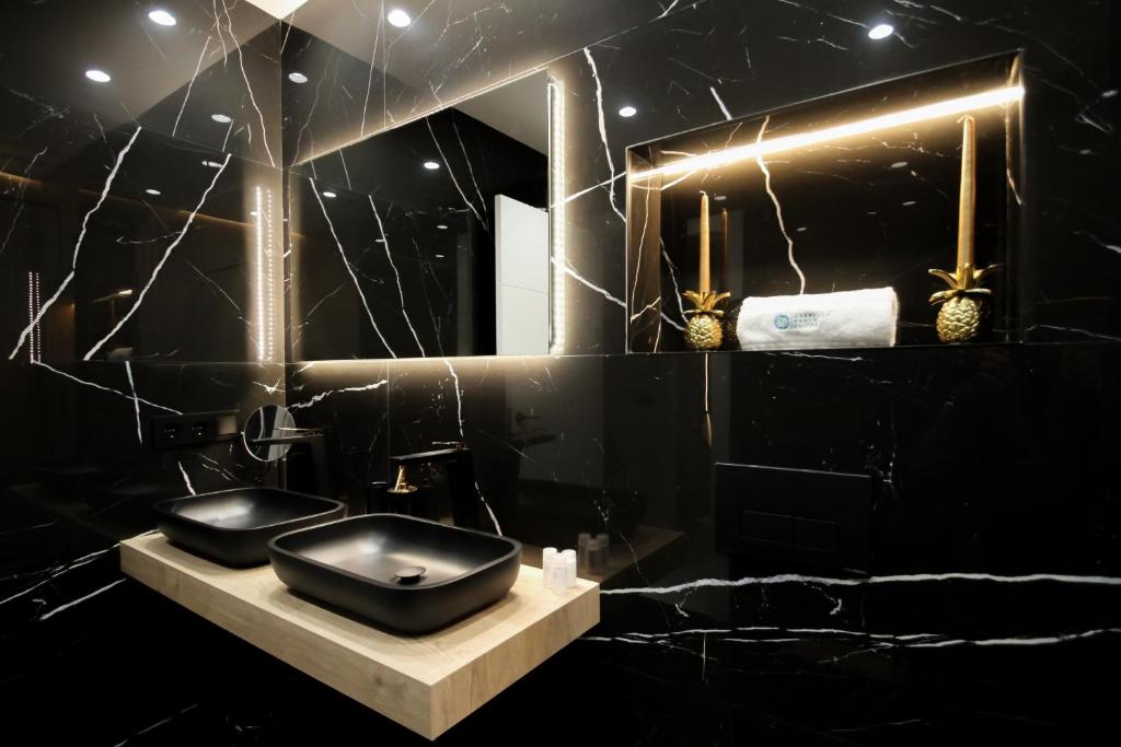 Kúpeľňa v ubytovaní MARBELLA BANUS SUITES - Marbella Marina Banus Deluxe Apartment Sea Views