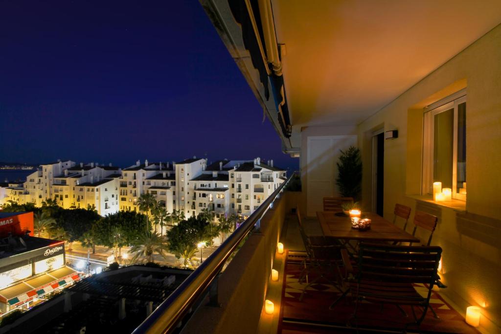Balkón alebo terasa v ubytovaní MARBELLA BANUS SUITES - Marbella Marina Banus Deluxe Apartment Sea Views