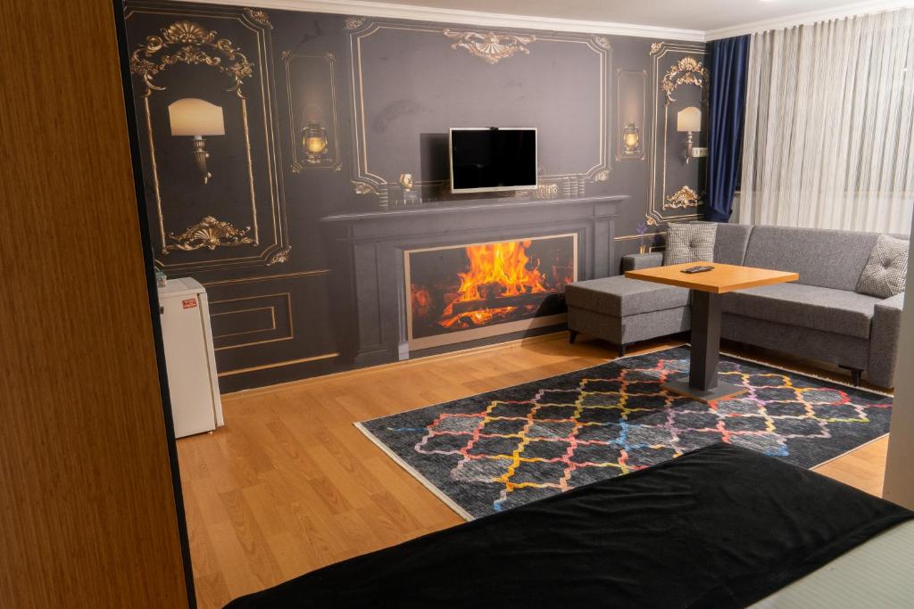 TV a/nebo společenská místnost v ubytování Heraldic Room Hotel