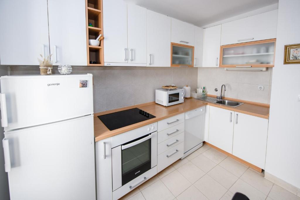Kuchyň nebo kuchyňský kout v ubytování Apartment Marko