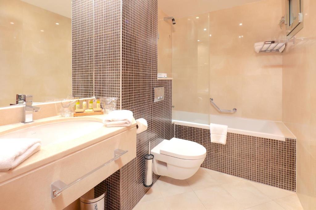 Blue Waves Resort - 12