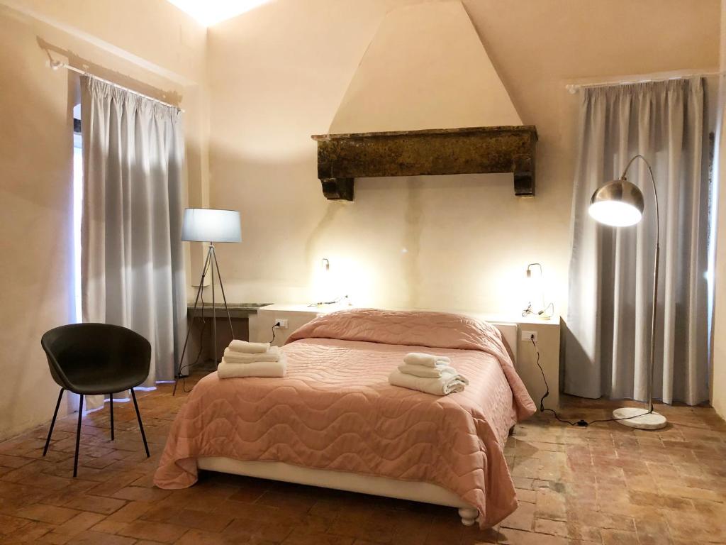 a bedroom with a bed with towels on it at Allegra Toscana - Affittacamere Guest house in Arezzo