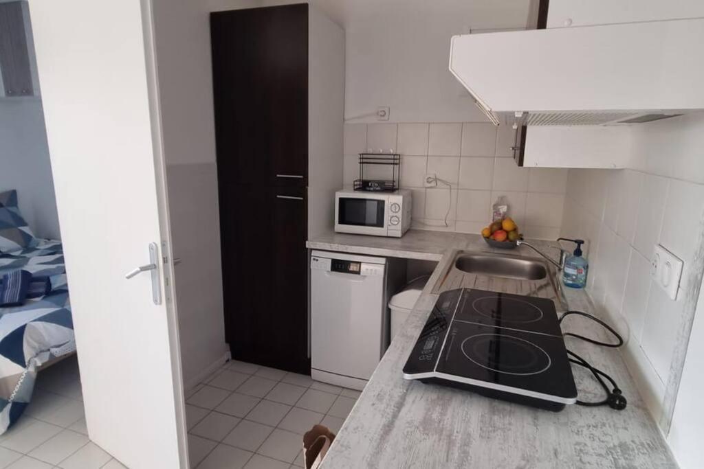 Kuchyňa alebo kuchynka v ubytovaní Agréable T2 à La Grande Motte