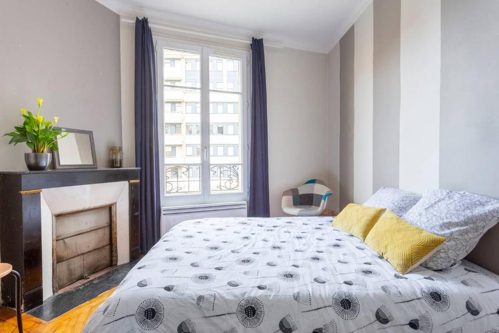 a bedroom with a bed and a fireplace at Chambre - Marceau in Courbevoie