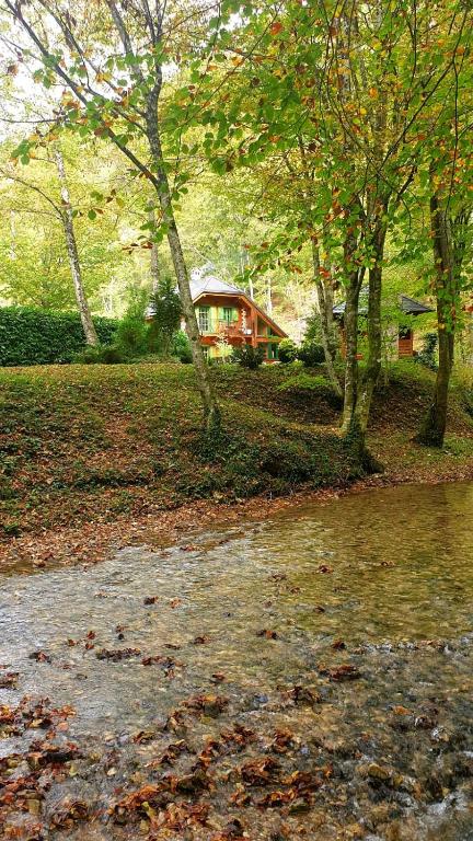 Kuća za odmor uz rijeku Slapnica, u Parku prirode Žumberak, finska sauna i jacuzzi - Two-Bedroom Villa