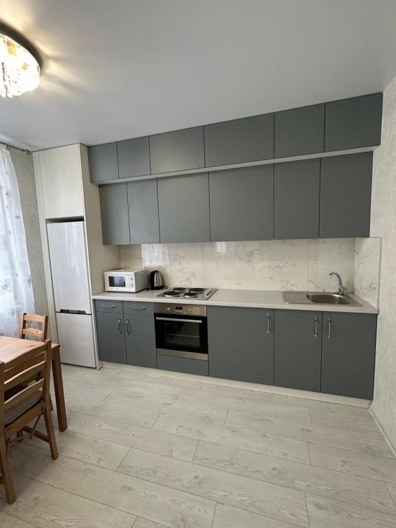 Kuchyňa alebo kuchynka v ubytovaní Sky apartments Budova