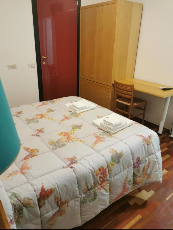 A bed or beds in a room at B&B La Chicca