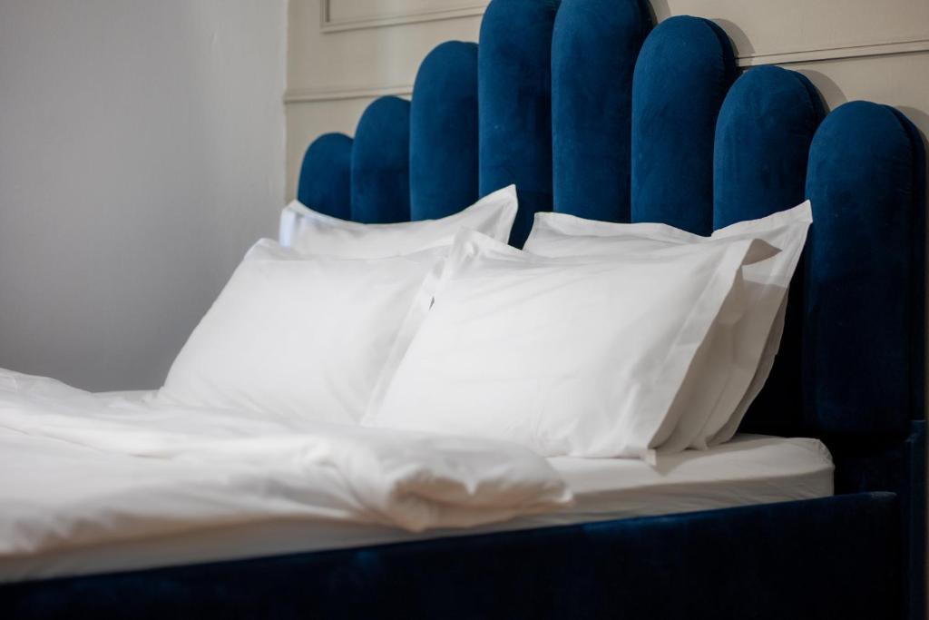 Blue Gold Apartment in Tirana Center - THE NEST - Image 8