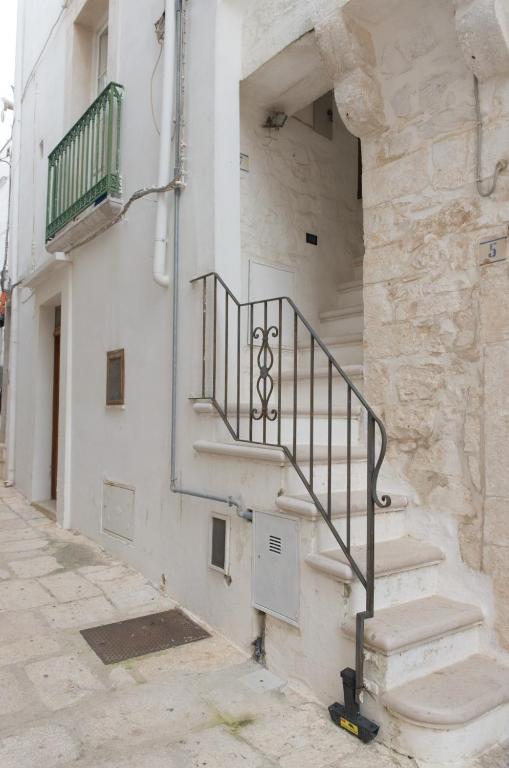 a set of stairs on the side of a building at Casetta Piazza Emanuele in Cisternino