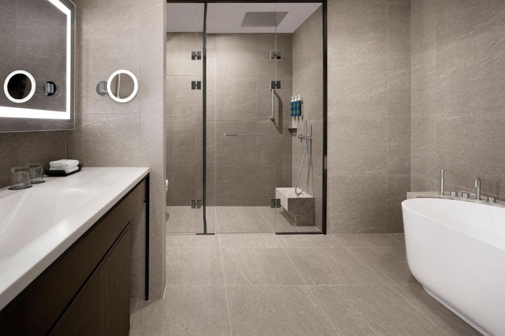 Koupelna v ubytování Four Points by Sheraton Suwon