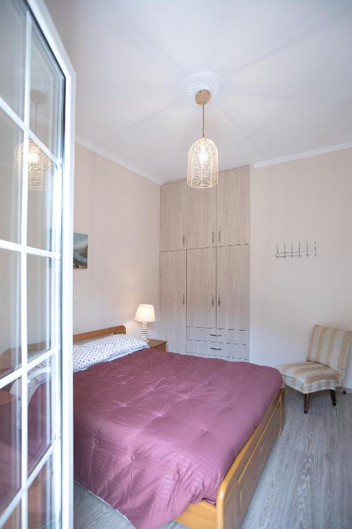 Łóżko lub łóżka w pokoju w obiekcie Matina's apartment