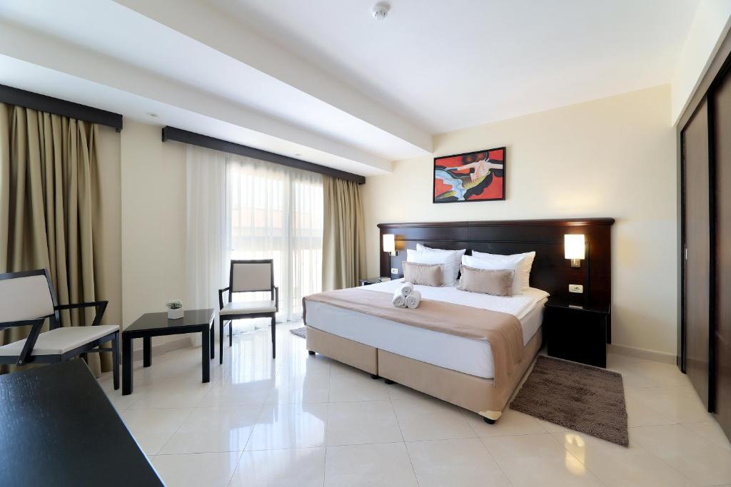 Blue Waves Resort - 6