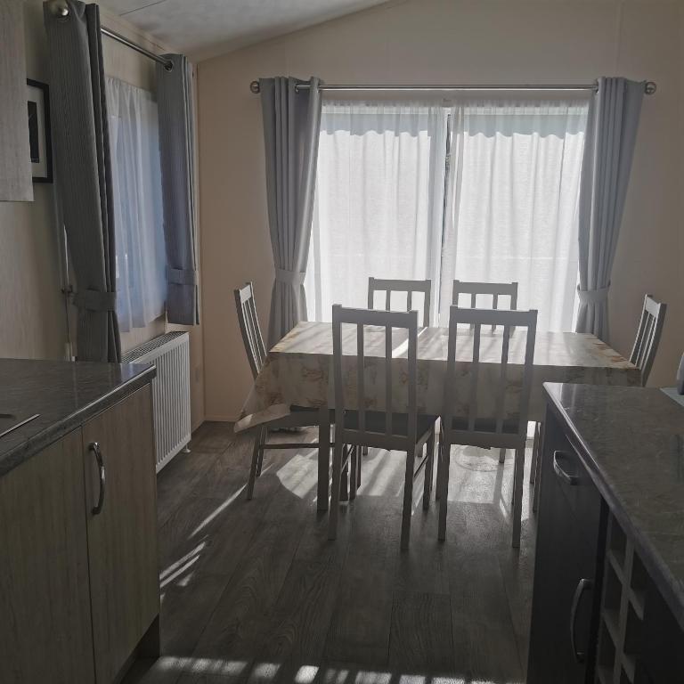 Kuchyň nebo kuchyňský kout v ubytování Homeston Lodge