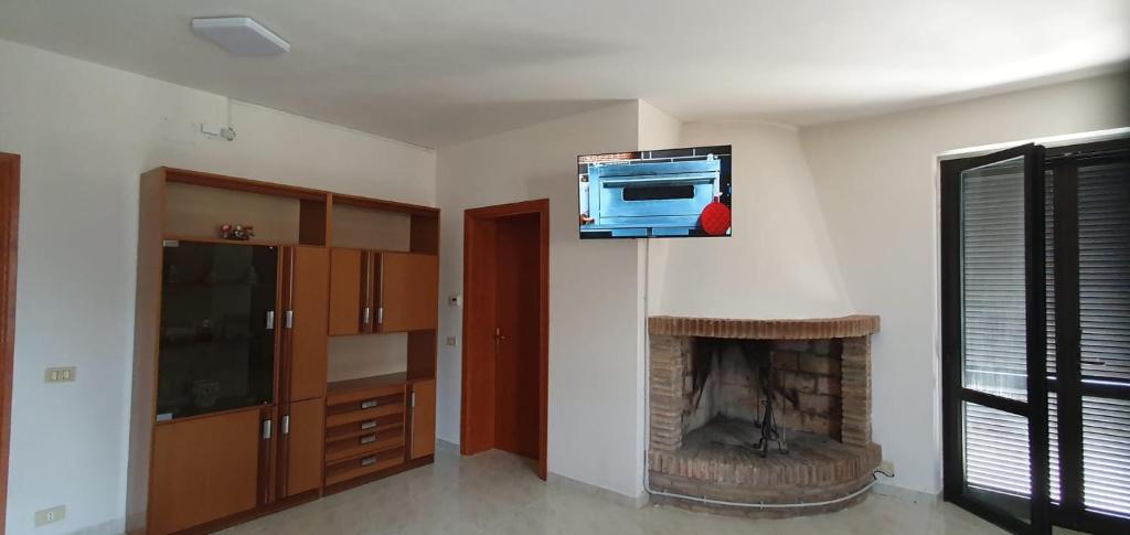 A television and/or entertainment centre at La lepre nella Luna