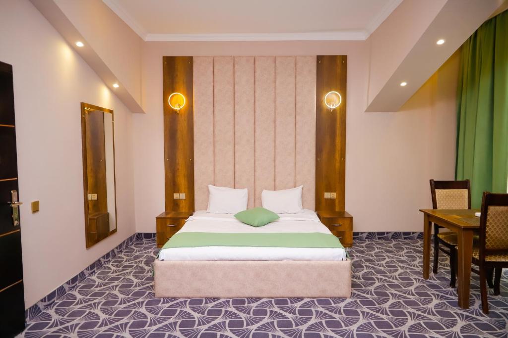 Katil atau katil-katil dalam bilik di Sunrise Hotel Baku