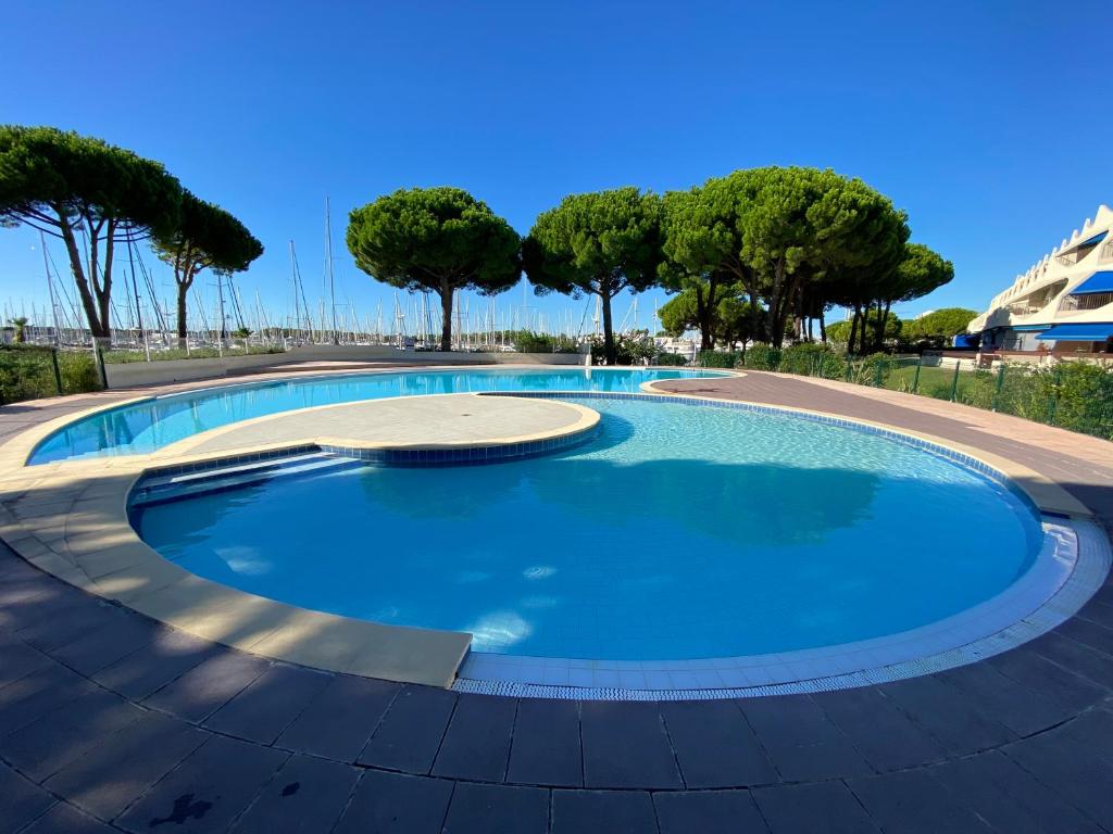 Très beau studio à Port Camargue superbe vue port