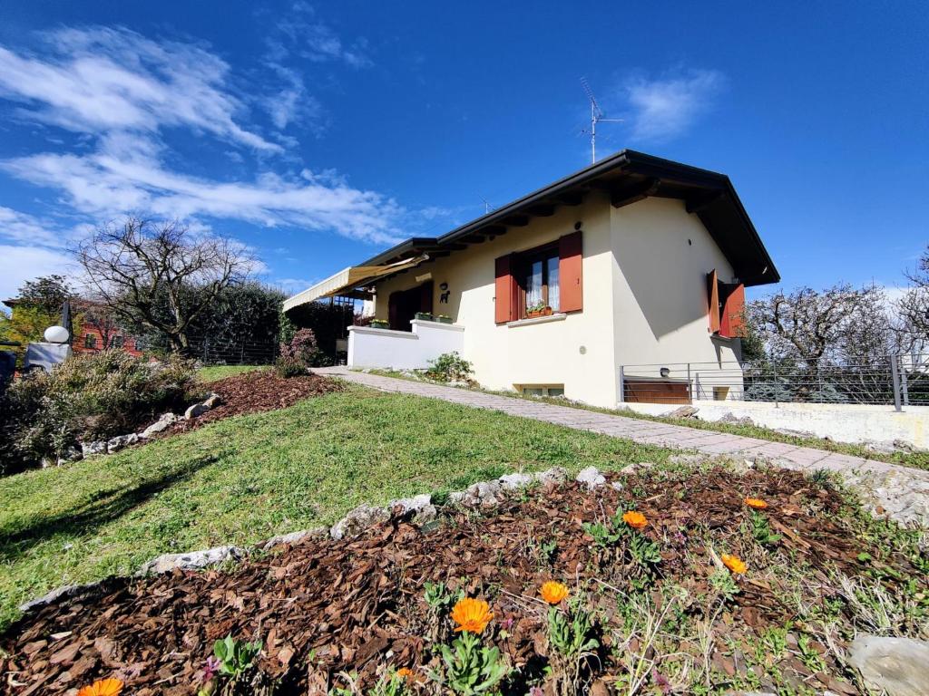 a house with a grassy yard in front of it at VILLA AMA in Pordenone