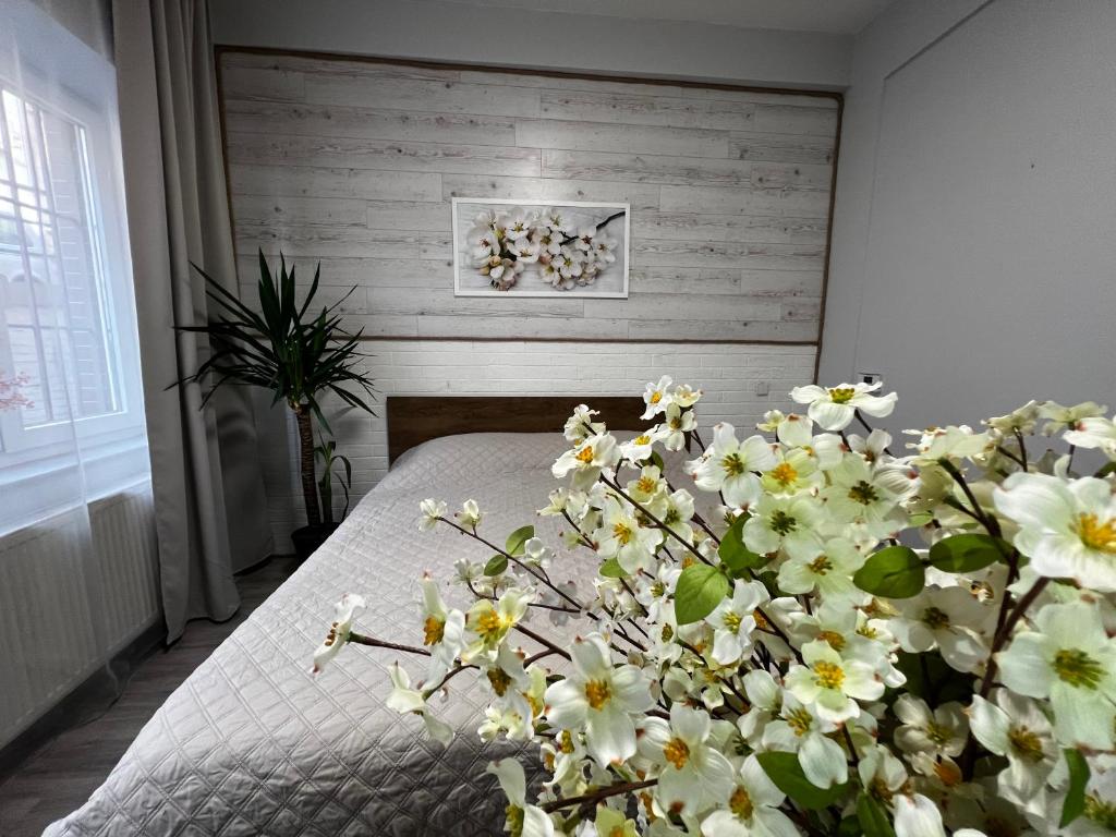 Postel nebo postele na pokoji v ubytování Charles Square Apartments