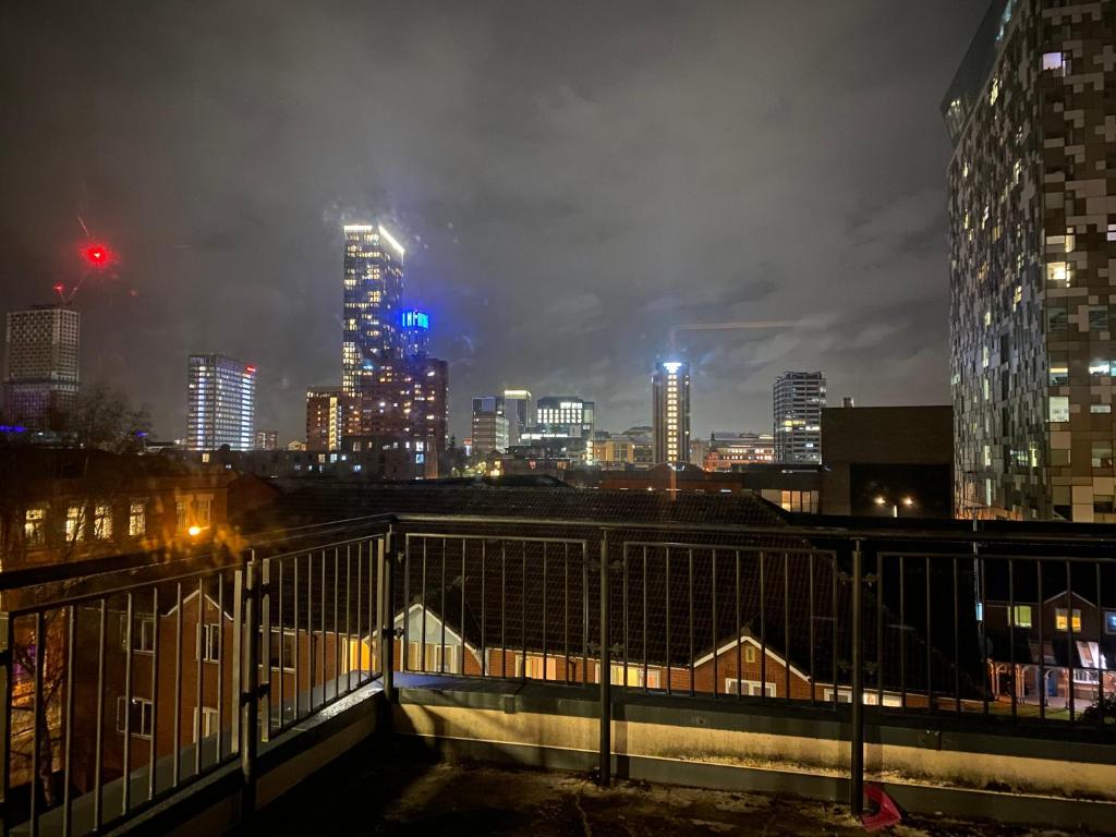 a view of a city skyline at night at Penthouse Private Room - TOP RATED - GREAT LOCATION in Birmingham