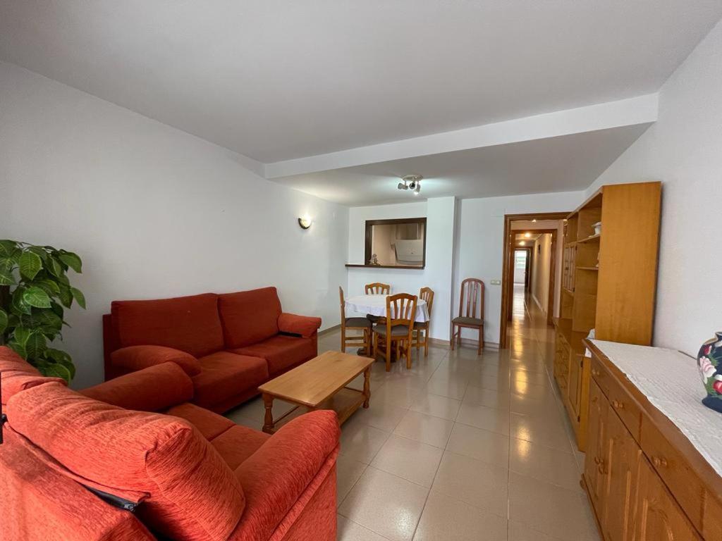 A seating area at Apartamento Edificio Coral