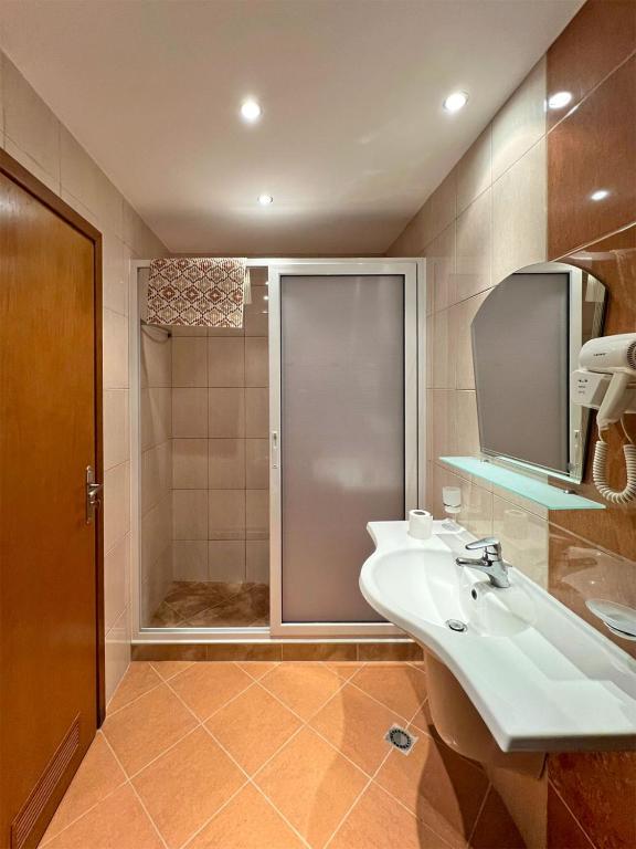 A bathroom at Premium Apartment Midia Beach
