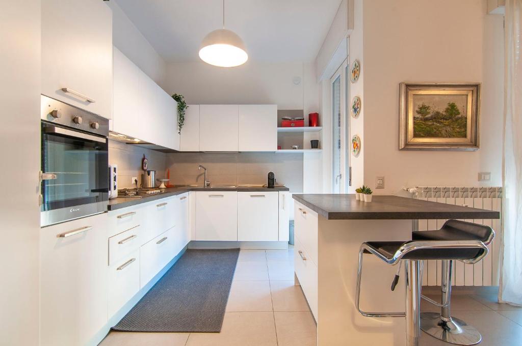 A kitchen or kitchenette at [MaffeiHouse] 5 min to Hospital
