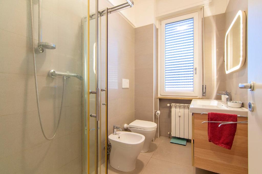 A bathroom at [MaffeiHouse] 5 min to Hospital