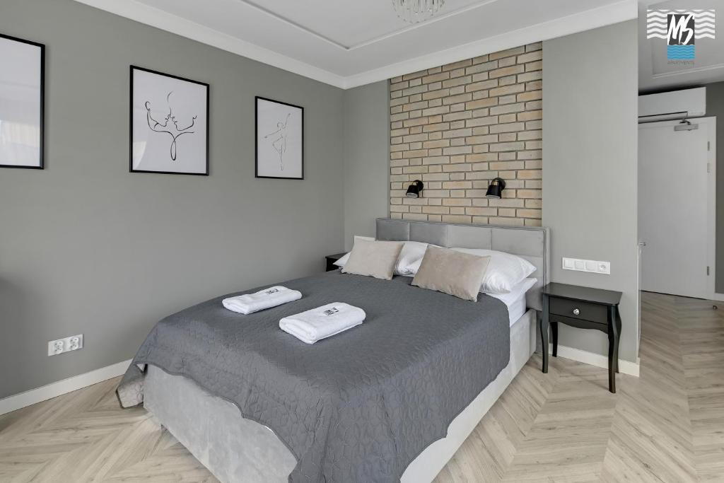 En eller flere senge i et værelse på MS Apartments Rest 5.0