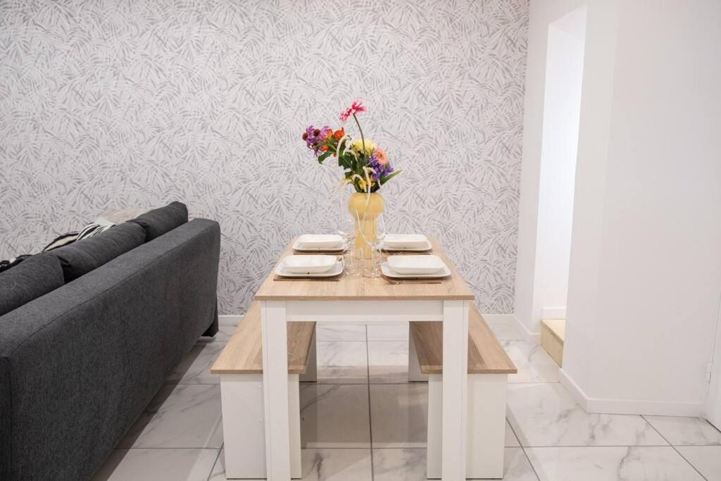 Posedenie v ubytovaní Appartement rénové - wifi - jardin - centre de Niort