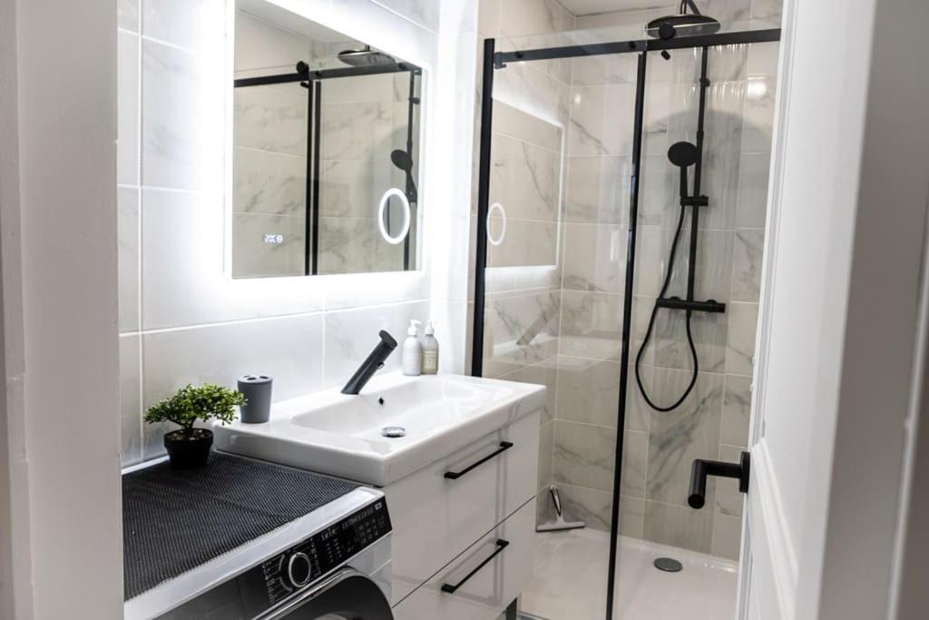 Kúpeľňa v ubytovaní Appartement rénové - wifi - jardin - centre de Niort