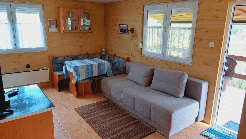 Posezení v ubytování Búbánatvölgyi Apartman Esztergom